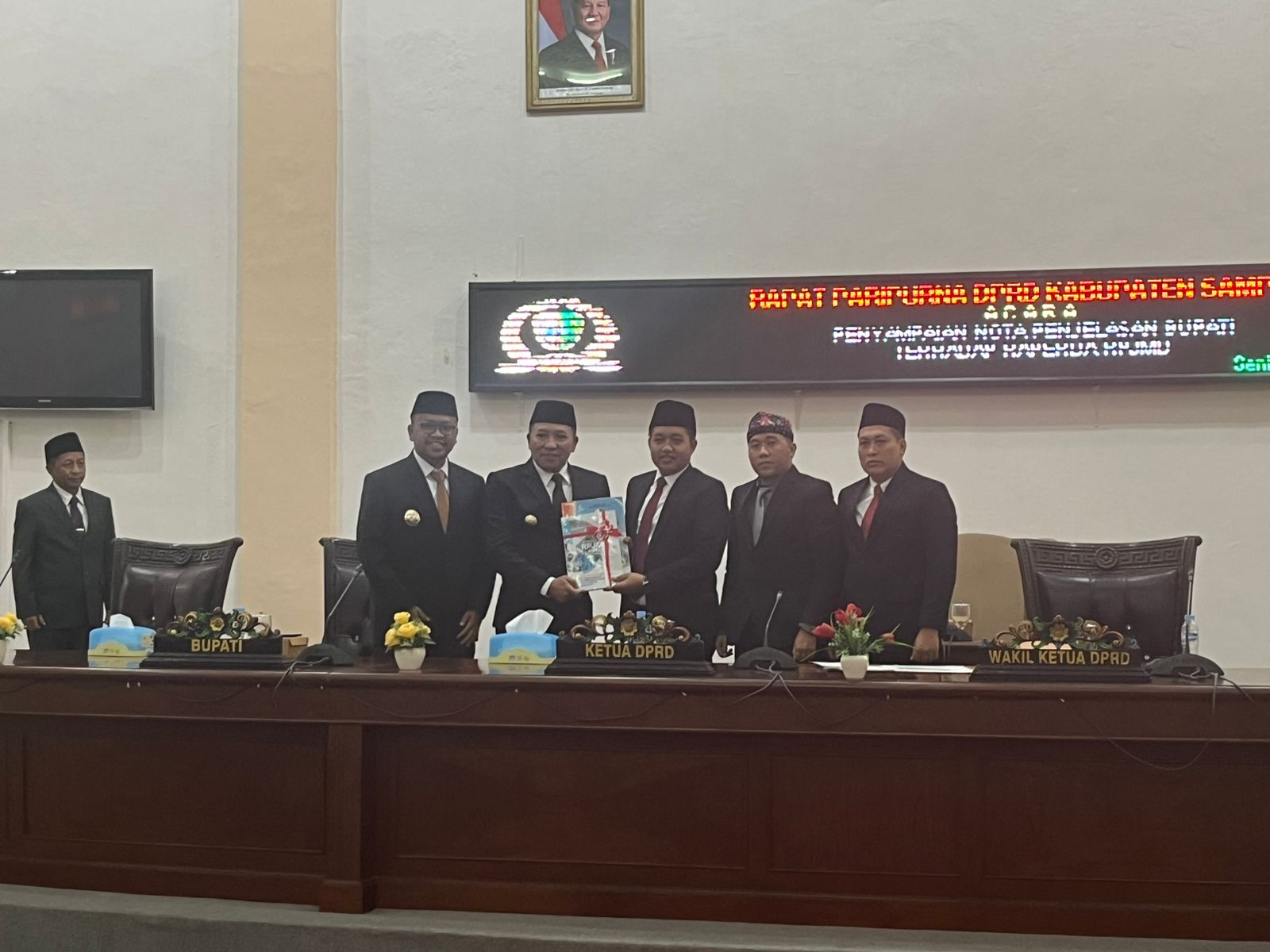 Rapat Paripurna DPRD, Bupati Sampaikan Nota Penjelasan RPJMD dengan Visi Sampang Hebat Bermartabat Plus