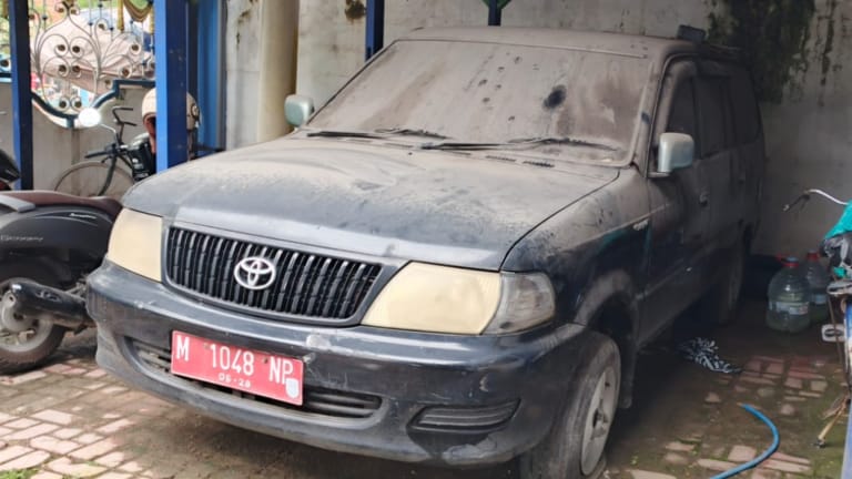 Mobil Dinas DPMPTSP Sampang Terbengkalai dan Rusak, Ini Sebabnya