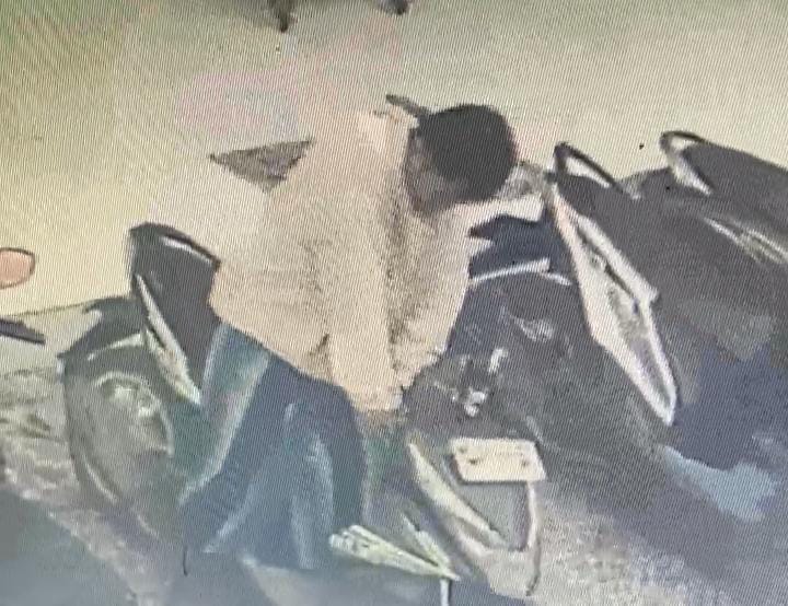 Terekam CCTV, Pelaku Gagal Curi Motor di Masjid Al-Jihad Sampang