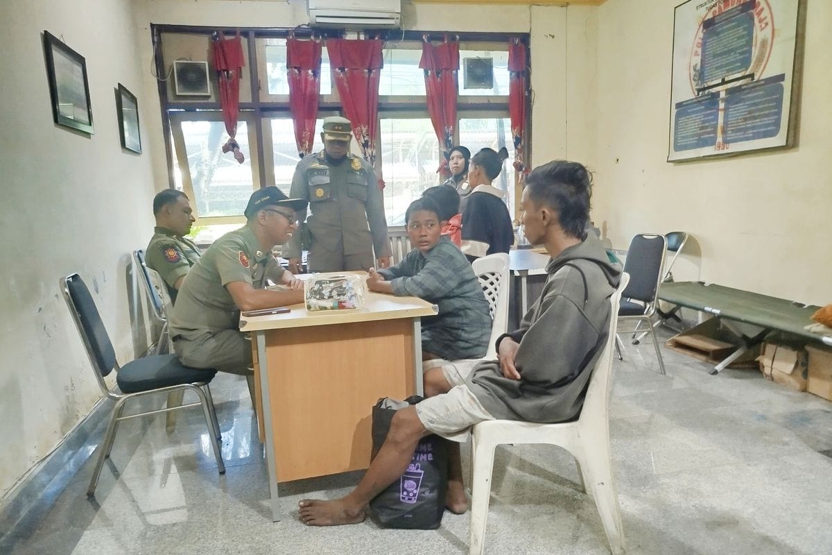 2 Pasangan Kumpul Kebo Diamankan Satpol PP Bangkalan di Warung Dekat Suramadu