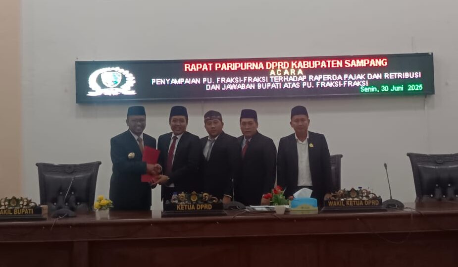 Fraksi DPRD Sampang Sampaikan PU terhadap Raperda Pajak dan Retribusi Daerah