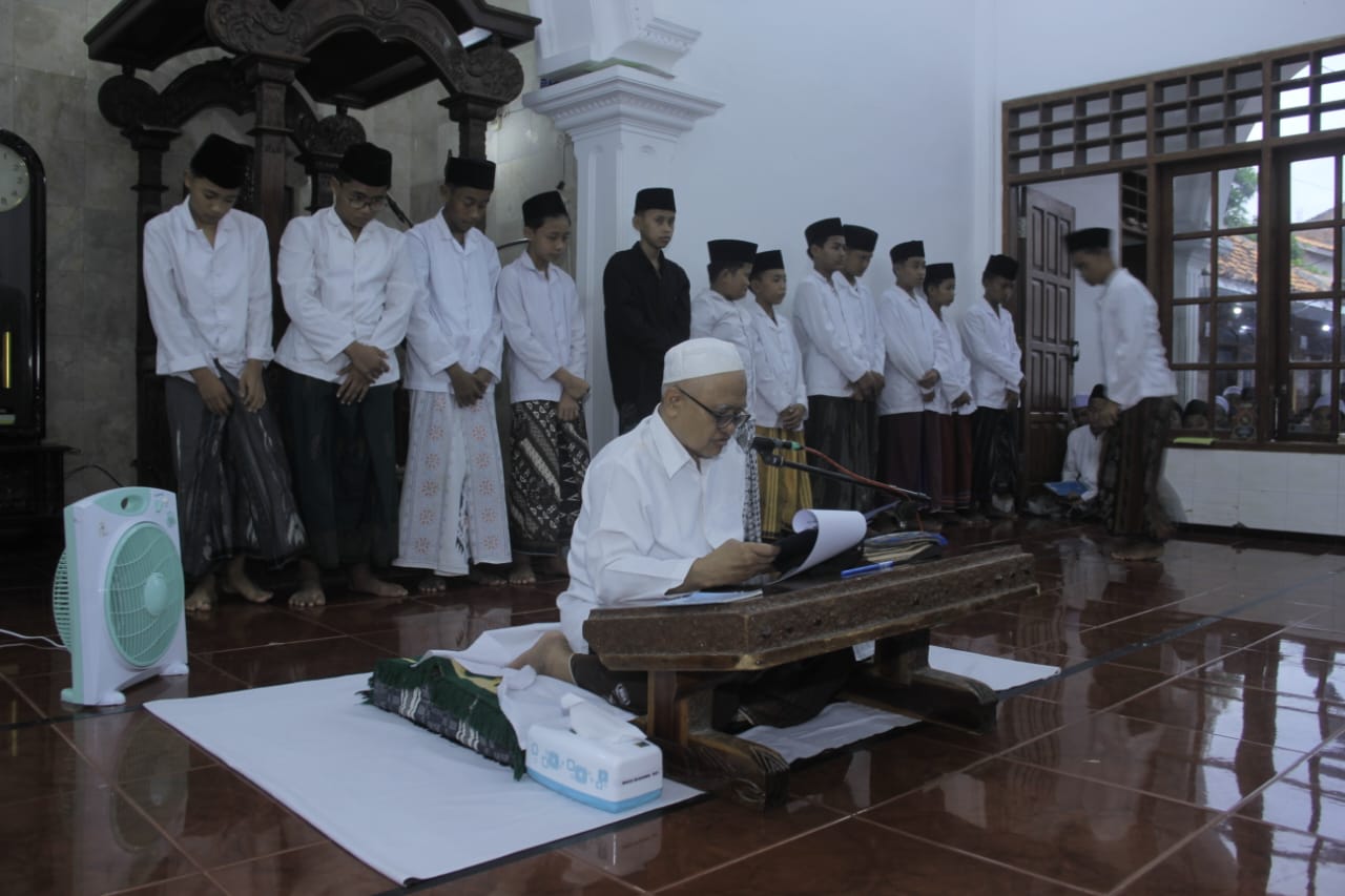 Peringati 10 Muharram, Ponpes Assirojiyyah Kajuk Santuni Puluhan Anak Yatim