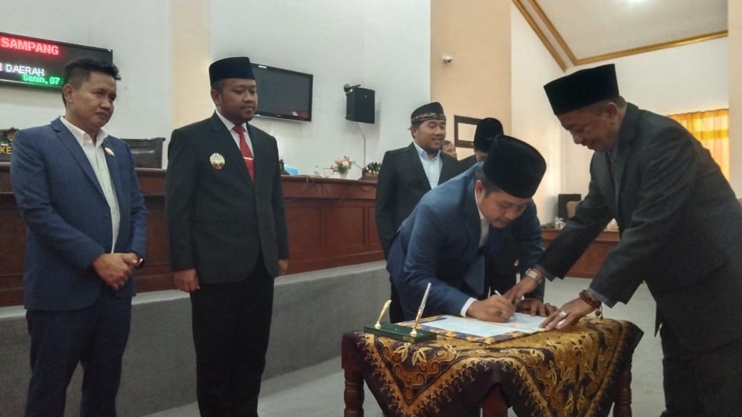 DPRD Sampang Paripurnakan Persetujuan Raperda Pajak dan Retribusi Daerah