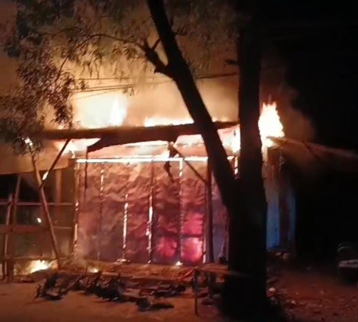 Bengkel dan Toko Sparepart Motor di Sampang Terbakar, 3 Mobil Pemadam Dikerahkan