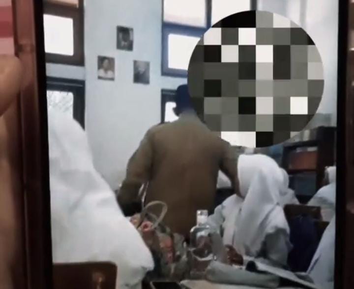 Viral Video Guru Pukul Siswa di Pamekasan, Kepsek: Sudah Diberi Sanksi