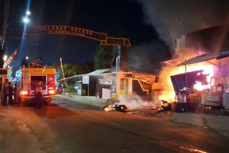 Warung Kelontong di Bangkalan Terbakar, Api Diduga dari Tumpahan Bensin yang Tersambar Rokok