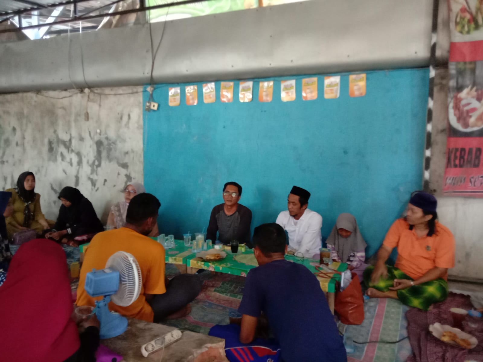 Kokohkan Sinergitas dengan Pemerintah, PKL GOR Indoor Sampang Lakukan Rapat Evaluasi.