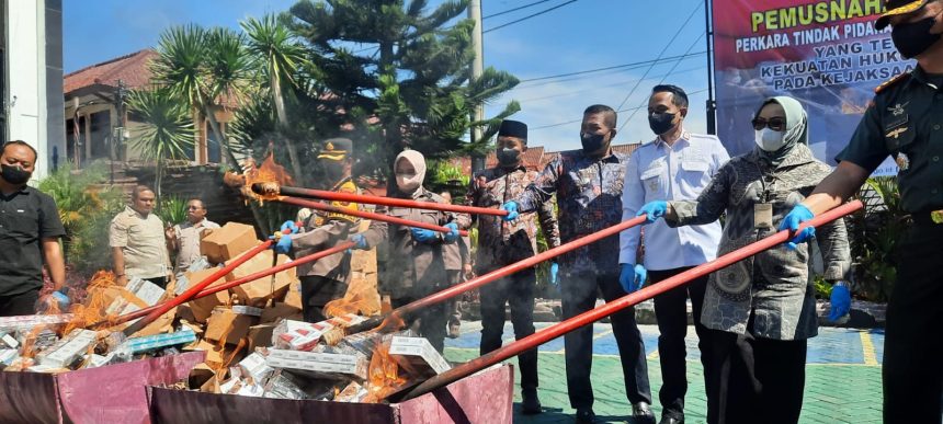 Sampang Terima BLT DBHCHT Rp 42 Miliar, 700 Juta Digunakan untuk Penegakan Hukum