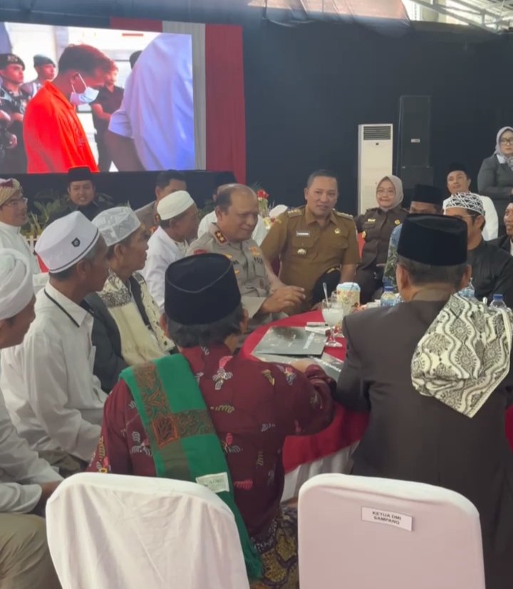 Kunjungi Sampang, Kapolda Jatim Jalin Silaturahmi dengan Tokoh Masyarakat