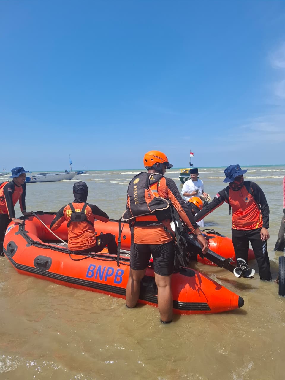 Nelayan Sampang Hilang Saat Melaut, BPBD Terjunkan 3 Perahu Karet