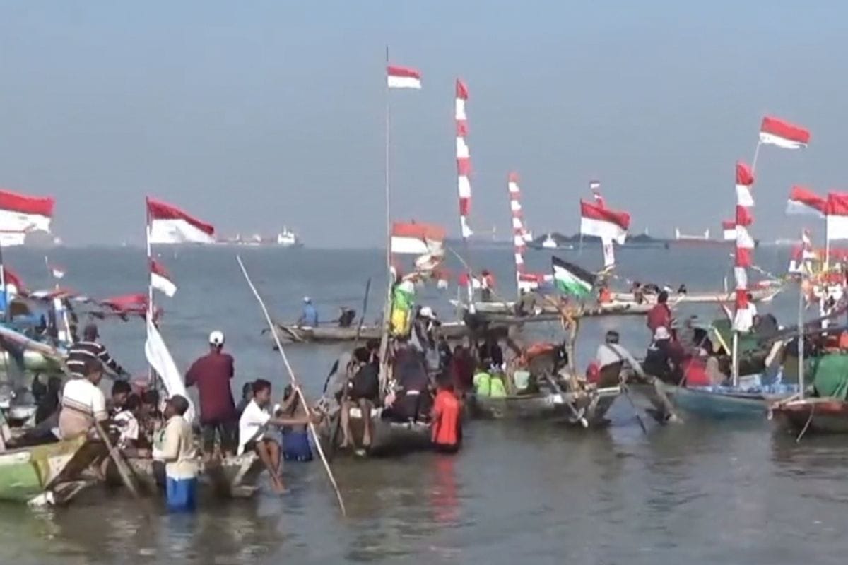 Ratusan Nelayan Pesisir Bangkalan Ikuti Lomba Perahu Santai