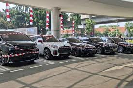 Kejagung Sita Uang dan 5 Mobil Mewah Milik Riza Chalid