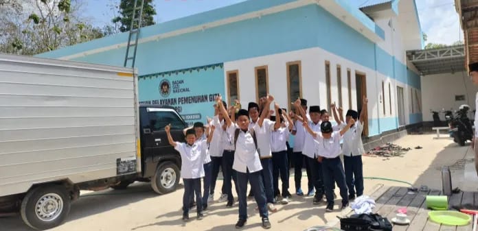 Puluhan Siswa di Pamekasan Datangi SPPG BUMDes Sejahtera, Minta MBG Segera Direalisasikan