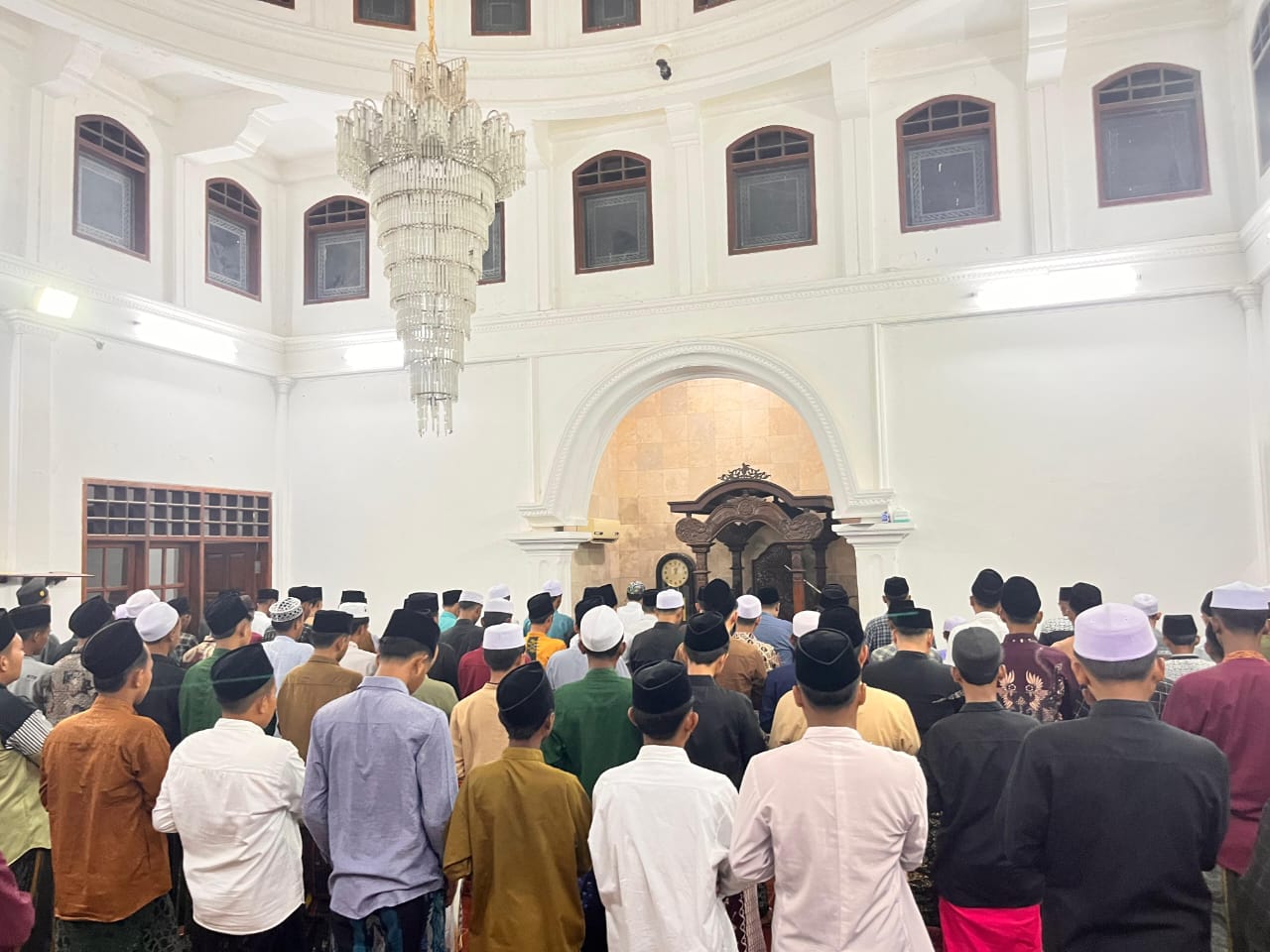 Ponpes Assirojiyyah Kajuk Gelar Sholat Gerhana Bulan, KH Itqon : Momentum Meningkatkan Ketakwaan dan Memohon Keselamatan