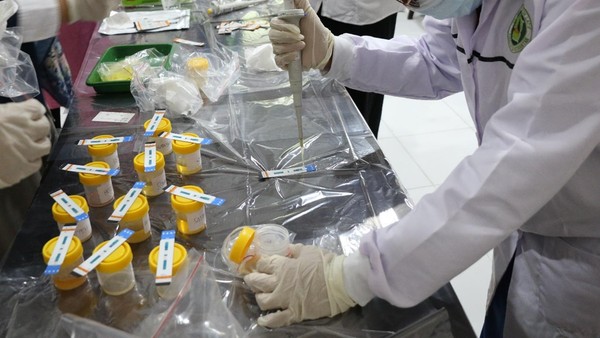 Departemen Patologi Klinik FK Unair Gelar Pengabdian Masyarakat di Sampang