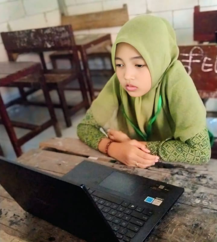 Membanggakan, Siswi Asal Pulau Mandangin Raih Juara Satu OMI 2025 Tingkat Kabupaten