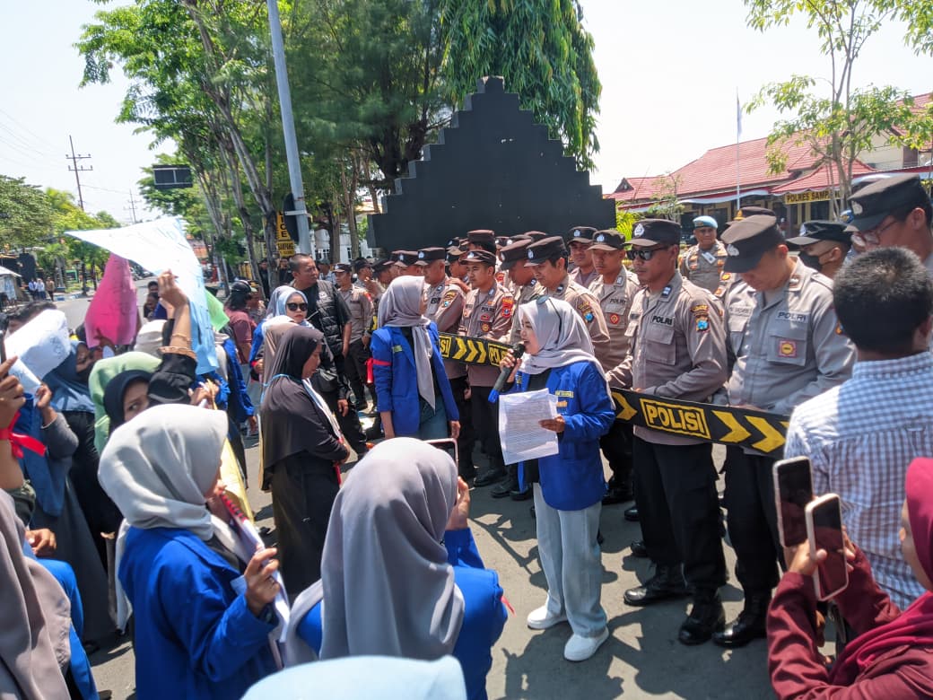 Mahasiswa Demo Polres Sampang, Desak Penuntasan Kasus Kekerasan Seksual