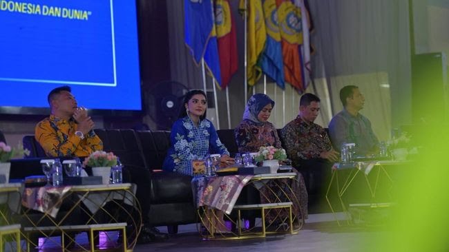 Datang ke Madura, Anang dan Ashanty Beri Motivasi Mahasiswa UTM