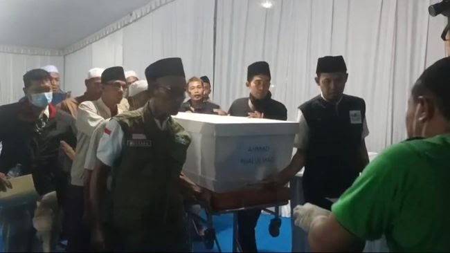2 Santri Asal Bangkalan Korban Musala Ambruk Ponpes Al Khoziny Dimakamkan
