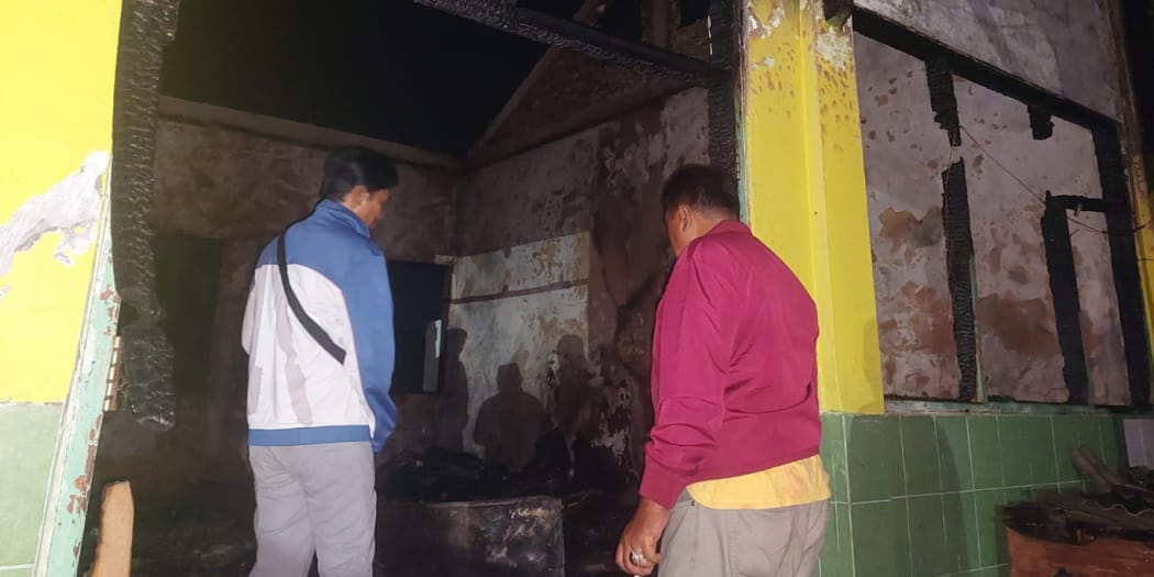 Sekolah Terbakar, Siswa SDN di Pamekasan Belajar di Rumah Warga dan Musala