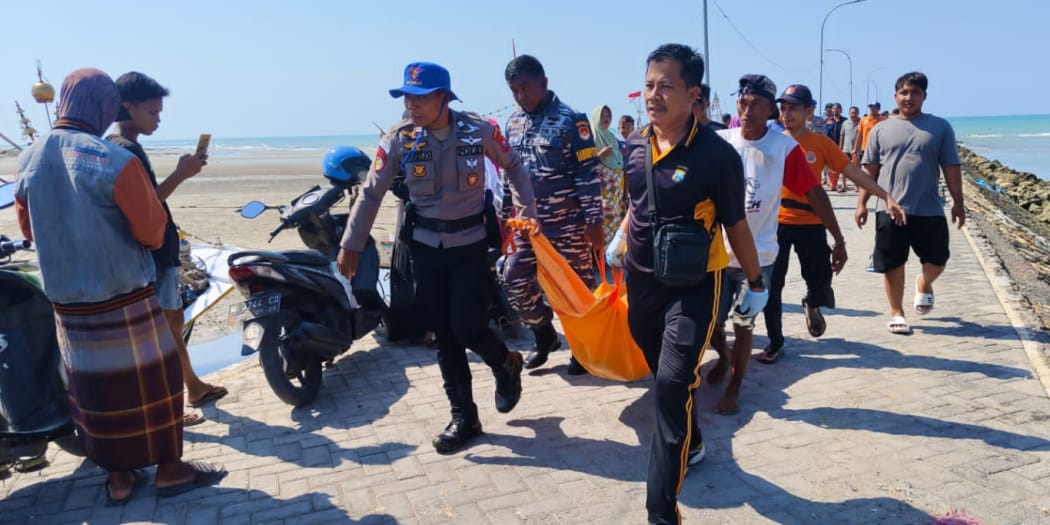Nelayan Pamekasan Temukan Mayat Tanpa Identitas di Bibir Pantai
