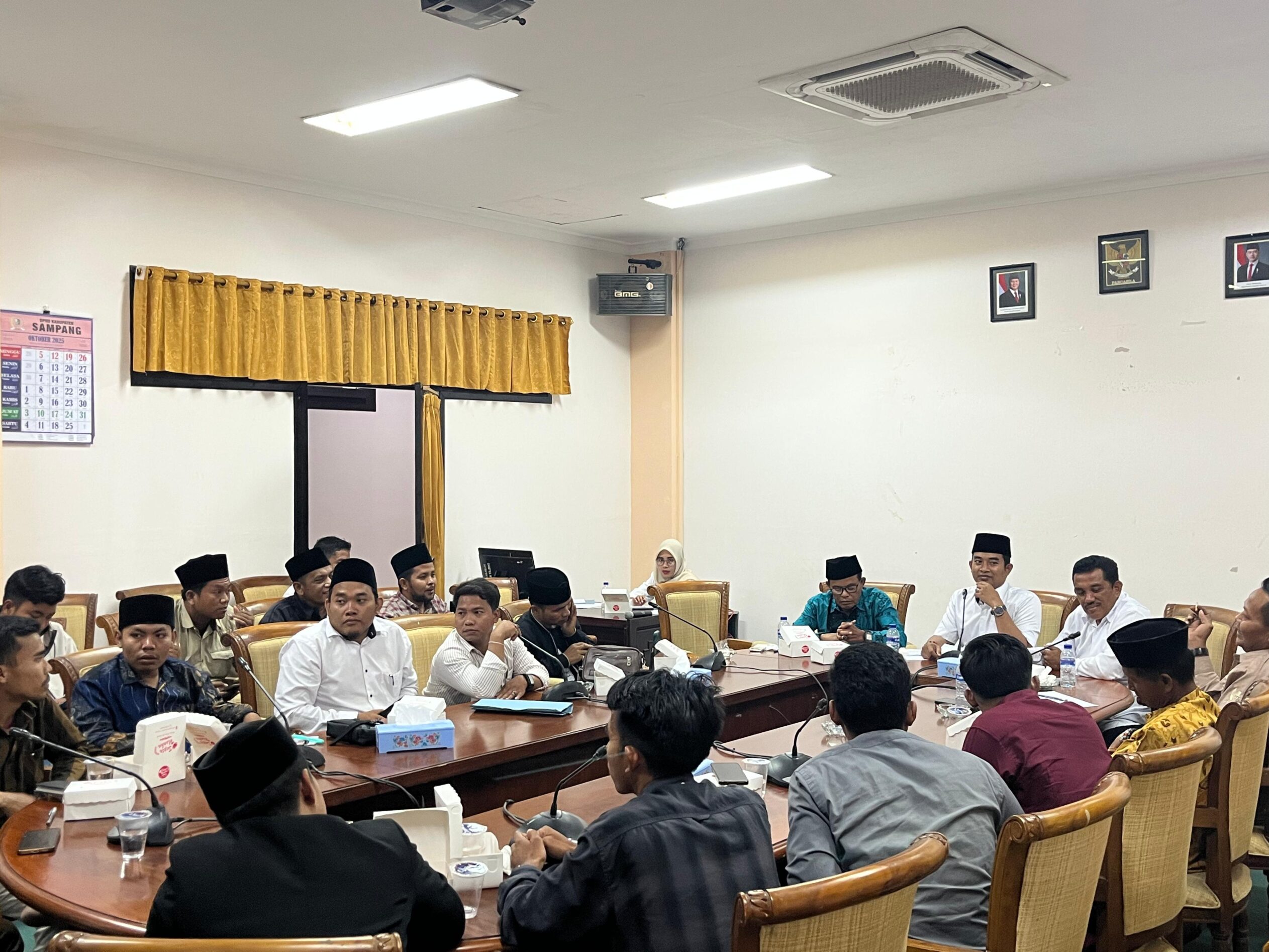 Datangi DPRD Sampang, Warga Tiga Desa Tegaskan FAM Bukan Perwakilan Mereka