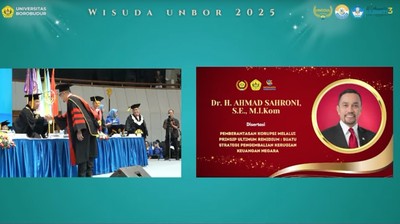 Pertama Muncul di Publik, Ahmad Sahroni Raih Gelar Doktor Ilmu Hukum