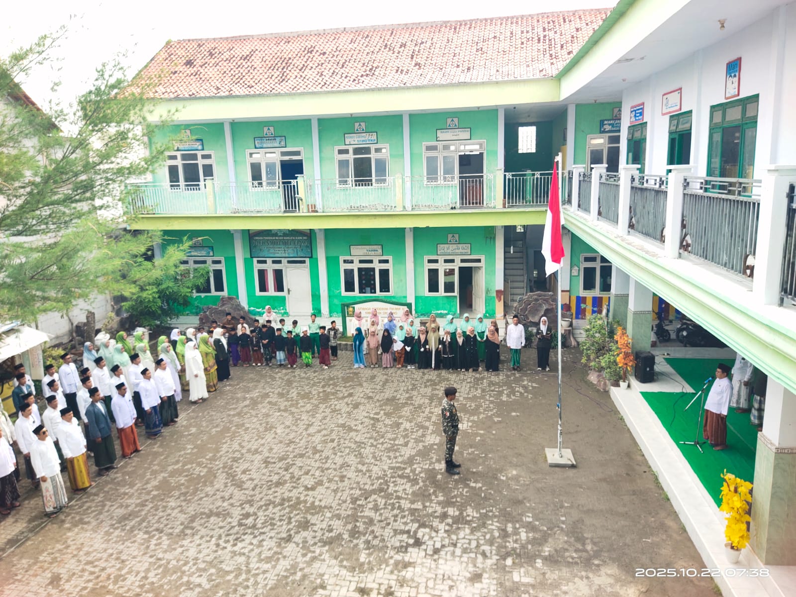 PCNU Sampang Gelar Upacara HSN: Santri Harus Hadir di Semua Lini Kehidupan