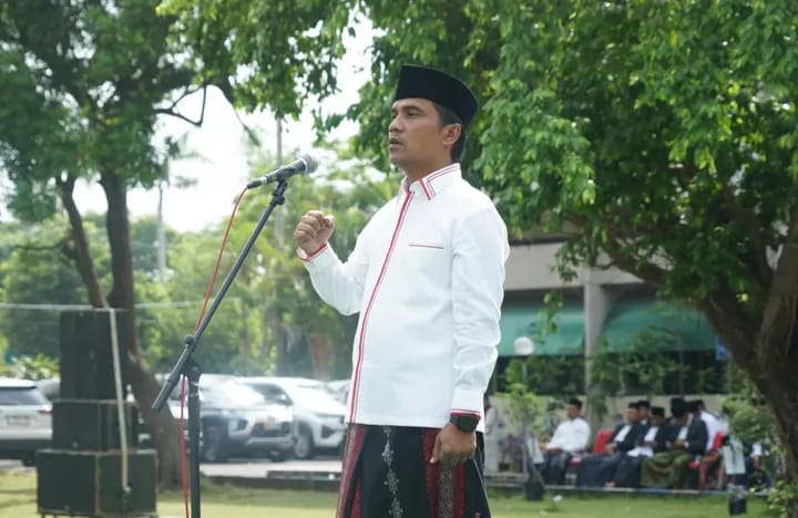 Upacara HSN 2025, Bupati Bangkalan: Santri Harus Adaptif dan Berakhlak di Era Digital