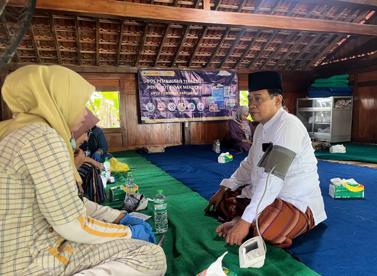 Hari Santri Nasional 2025, PCNU Sampang Hadirkan Cek Kesehatan Gratis di 17 Titik