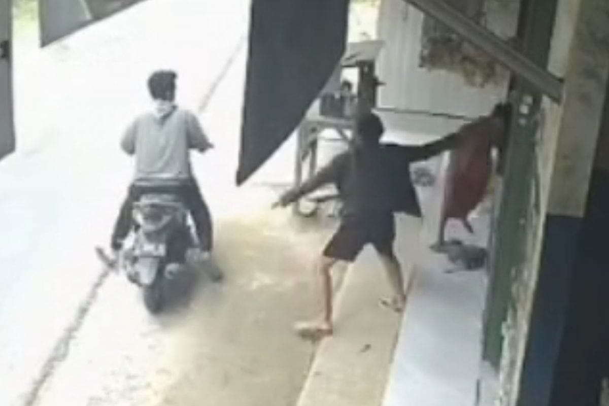 Demi Bayar Hutang, 2 Pemuda di Bangkalan Jambret Kalung Penjual Bensin