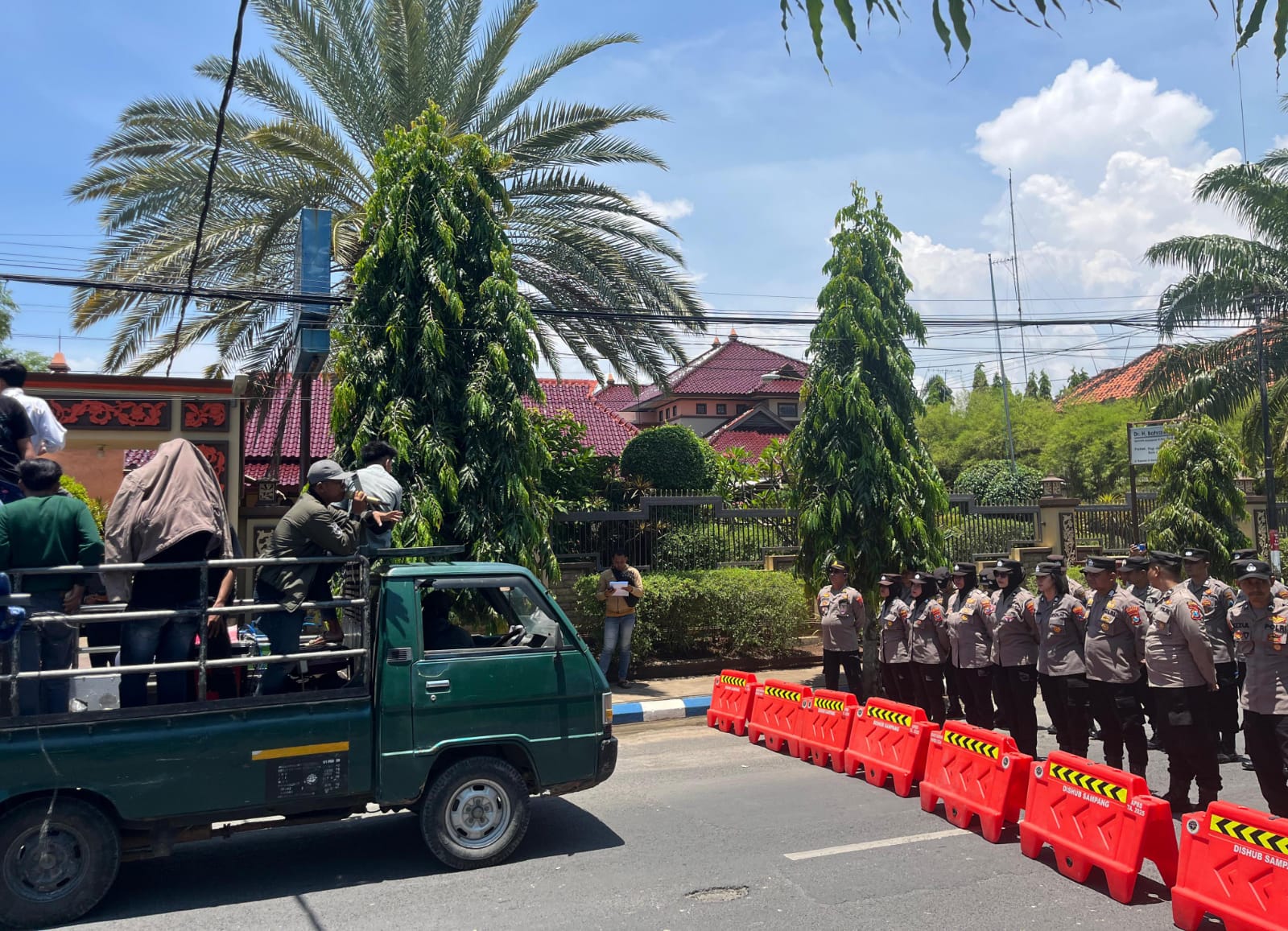 Forkamasa Demo Dinsos PPPA Sampang, Protes Dugaan Pemotongan Bansos P3KE