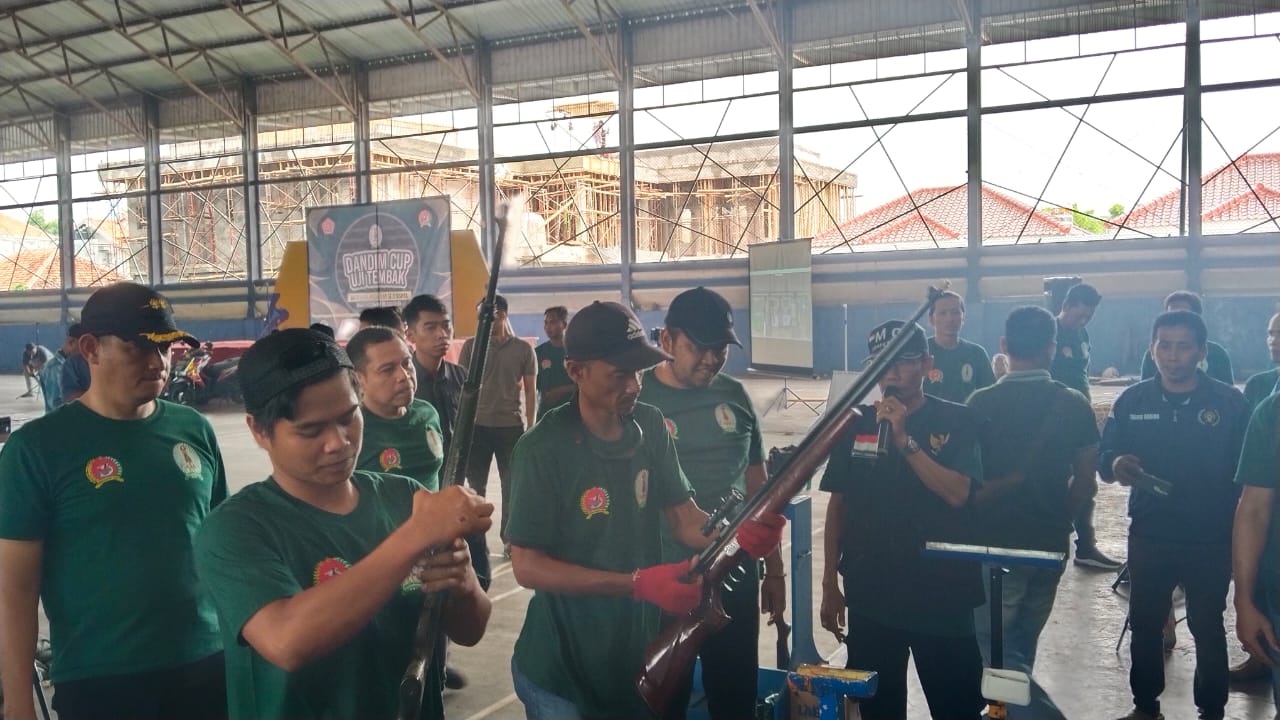 Ribuan Peserta Ikuti Lomba Uji Tembak Batu Akik di Sampang
