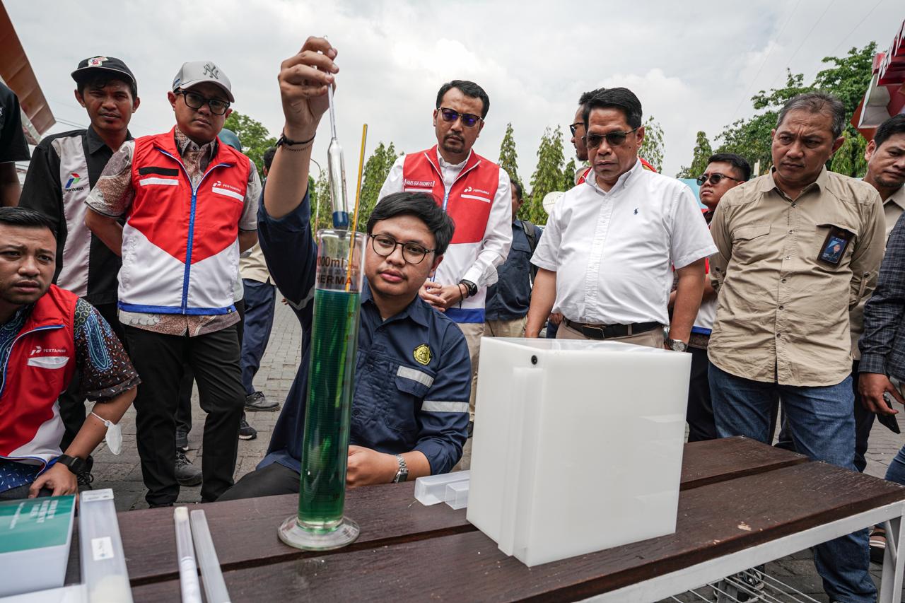 Dirut Pertamina Patra Niaga – Dirjen Migas Tinjau SPBU di Jawa Timur, Tegaskan Komitmen Layani Keluhan Konsumen