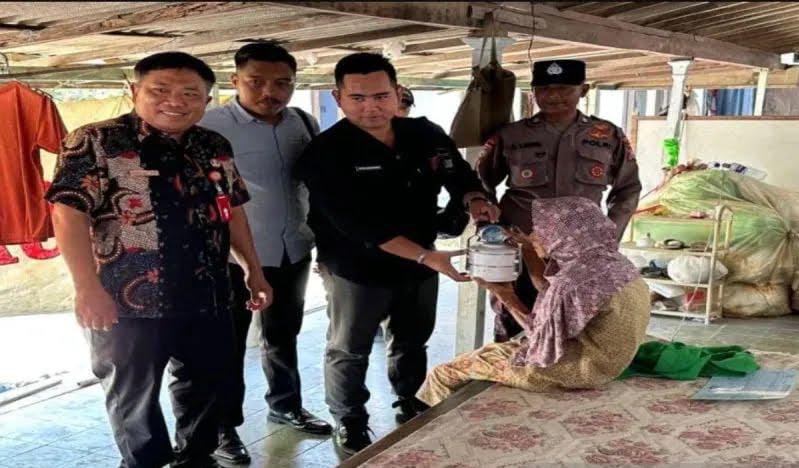 421 Warga Lansia di Pamekasan Terima Bantuan Mamin