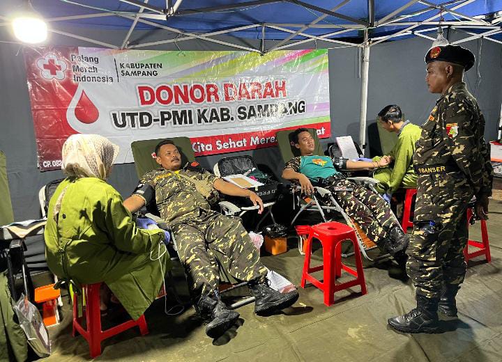 Donor Darah di Puncak HSN, LKNU Sampang: Kontribusi Santri untuk Kesehatan Masyarakat