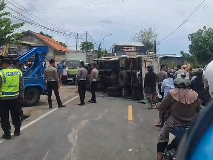 Truk Terguling di Sampang, Diduga Sopir Ngantuk