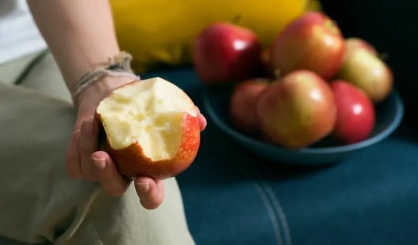 5 Cara Paling Sehat untuk Menikmati Buah Apel Menurut Ahli Gizi