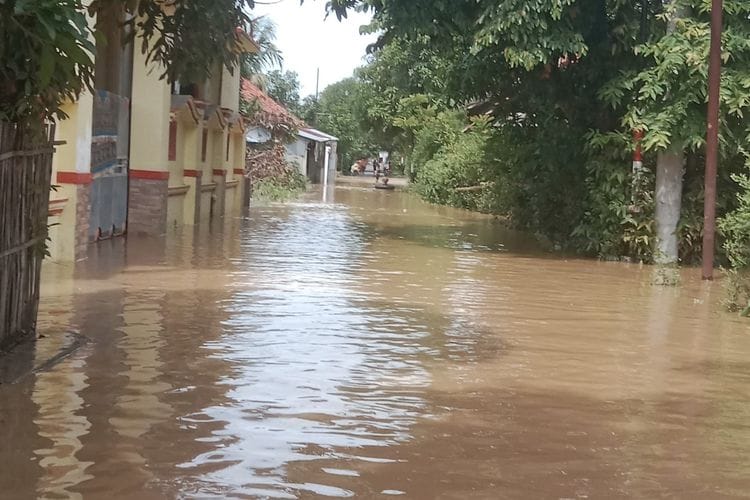 Hujan Intensitas Tinggi, Ratusan Kepala Keluarga di Sampang Terdampak Banjir