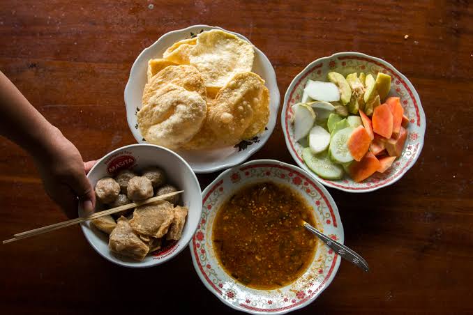 Rujak Rok-Erok, Kuliner Legendaris Sampang yang Digemari Gen Z