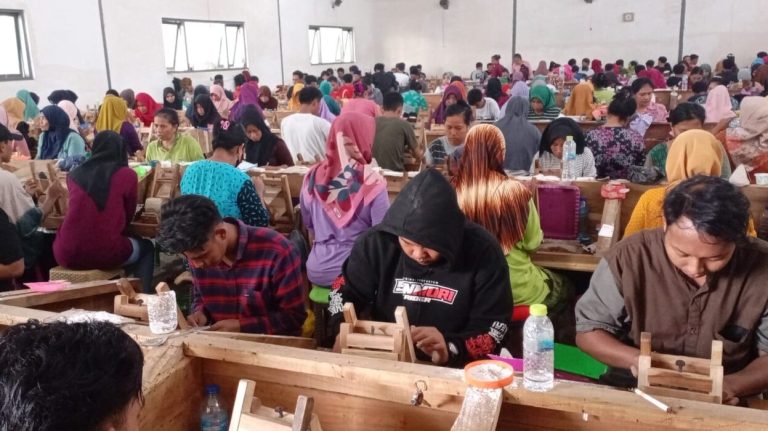 Ribuan Buruh Tani dan Pabrik Rokok di Sampang Segera Terima BLT DBHCHT 2025