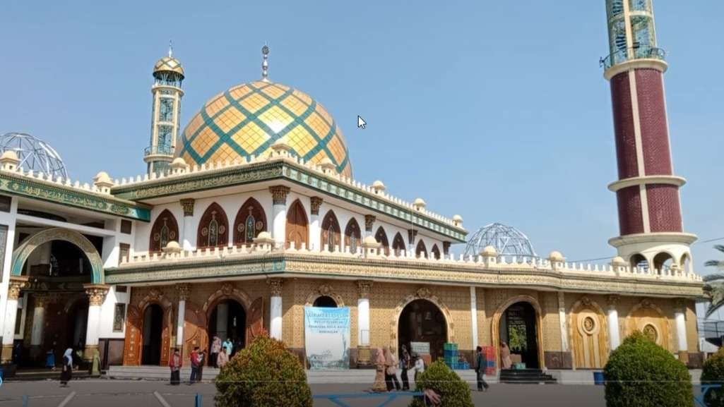 Kenang Jasa Pahlawan Syaikhona Kholil, Warga Bangkalan Gelar Nyalase Agung