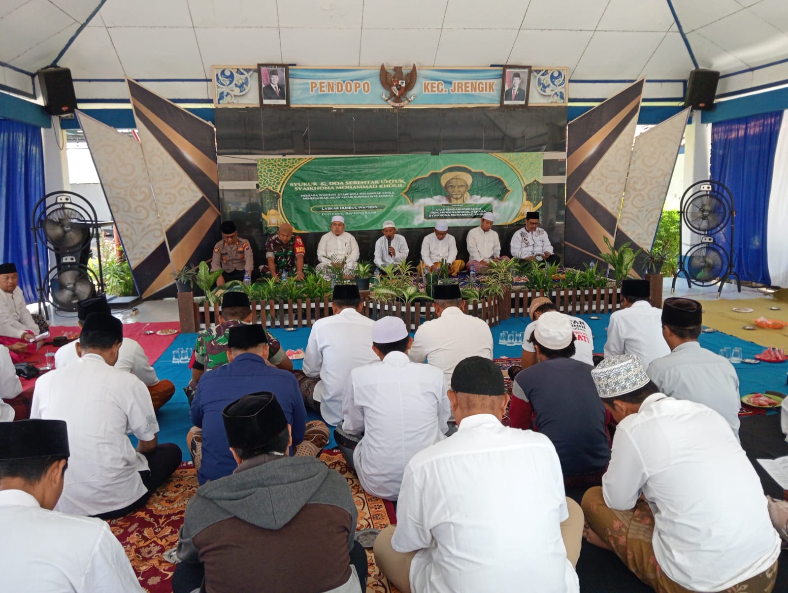 Serentak, Ribuan Warga Sampang Ikuti Doa Bersama untuk Syaikhona Kholil Bangkalan