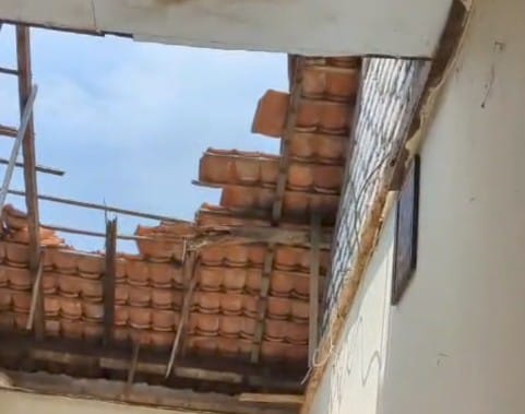 Ruang Guru SDN Gunung Sekar 2 Ambruk, Para Guru Dipindah ke Aula