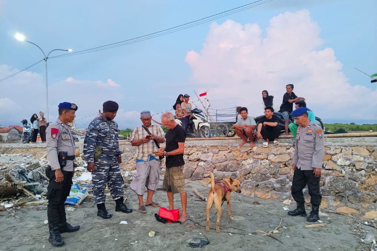 Mesin Perahu Layar Trouble, 2 Warga Berkebangsaan Inggris Terdampar di Pamekasan