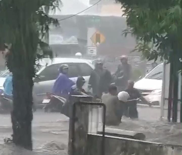Sejumlah Titik di Kota Malang Terendam Banjir Akibat Hujan Deras