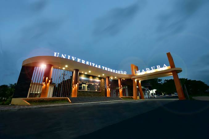 UTM Beri Beasiswa 10 Mahasiswa Terdampak Bencana Sumatra