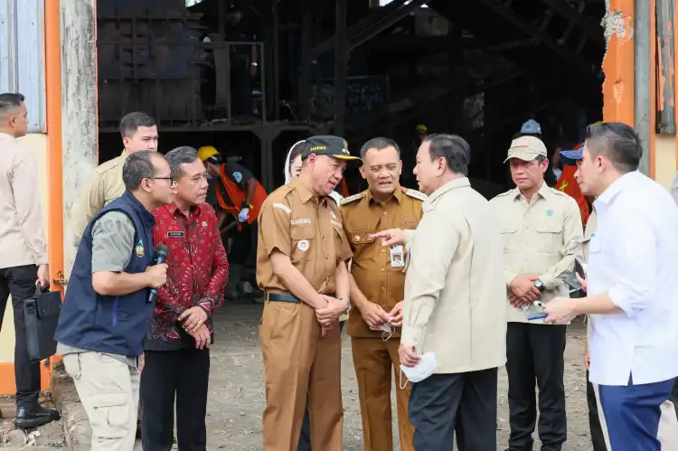 Ziarah ke Banyumas, Presiden Tegaskan Inovasi Limbah Harus Jadi Solusi Hunian Murah