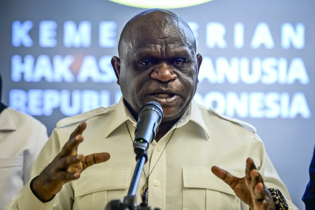 Natalius Pigai Desak Aparat Hukum Selesaikan Kasus Baku Tembak Tewaskan 15 Warga Sipil di Papua 