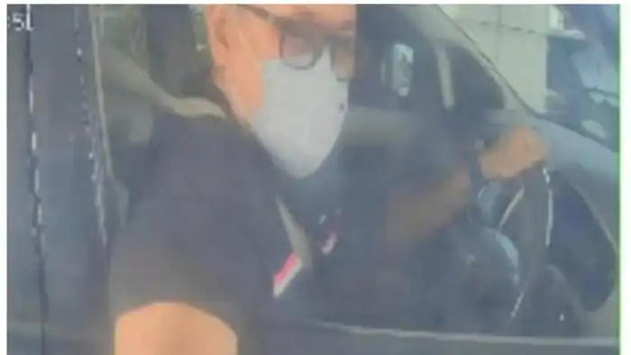 Terekam CCTV, Pria Bermasker Keluar dari Mobil Sekdin Bangkalan yang Tewas di Juanda